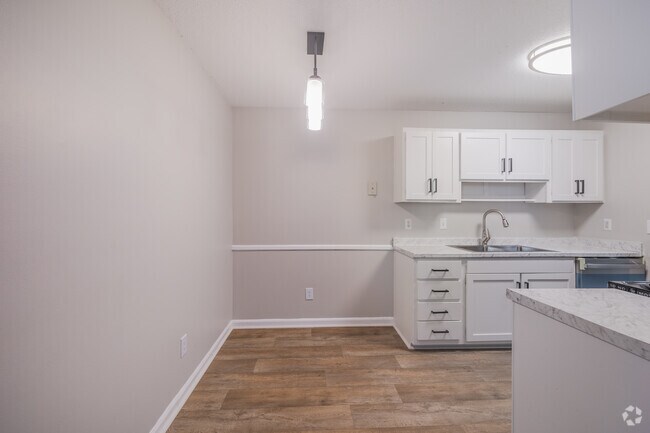 2BR, 1BA - 850SF - Dining Room