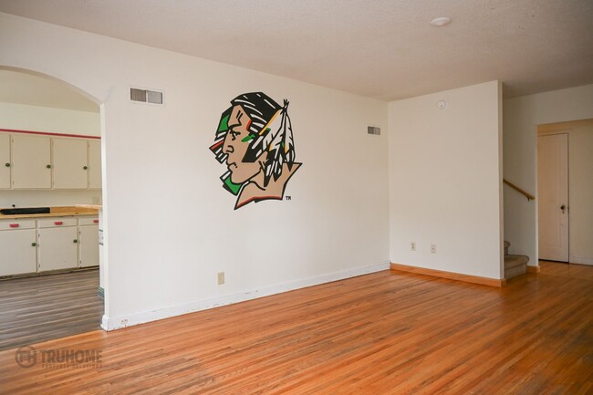 Photo - Large 6 Bedroom Home for Rent! Great Location on University!