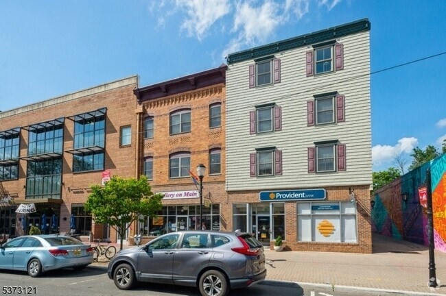 Building Photo - 28 W Main St Unit 3A Rental