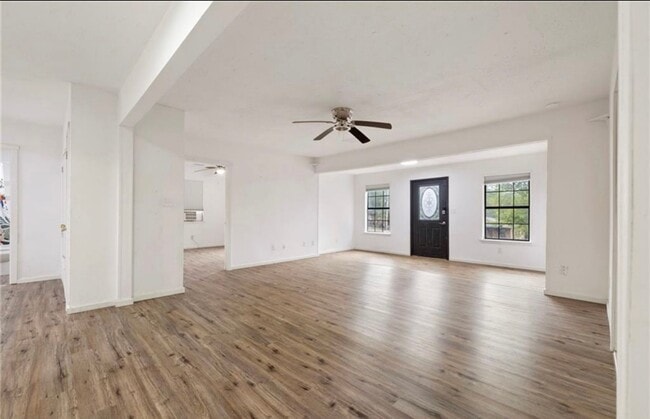 Photo - $1500 move-in special