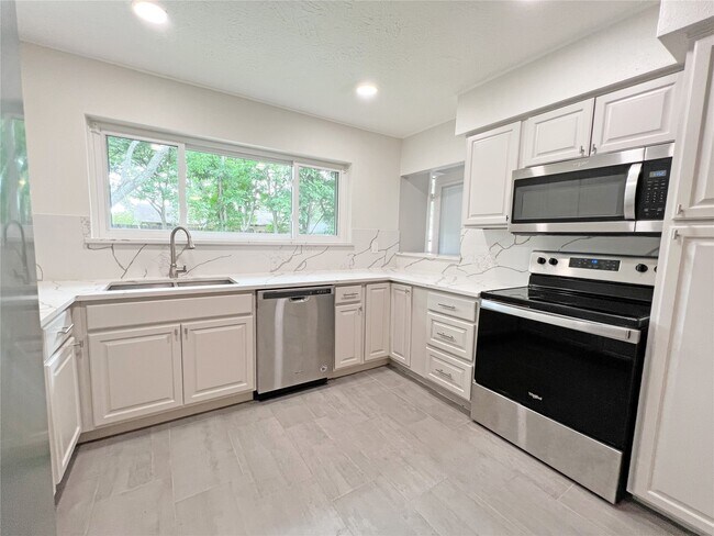 Photo - 6210 Creekside Ln