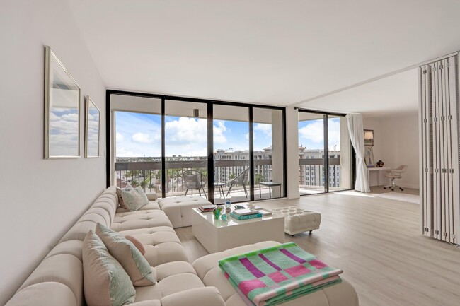 Building Photo - 2000 Presidential Way Unit Furnished Rental