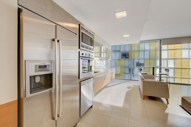 Photo - Stunning Strip Views from this Fully Furnished Studio Residence. Unidad 1909