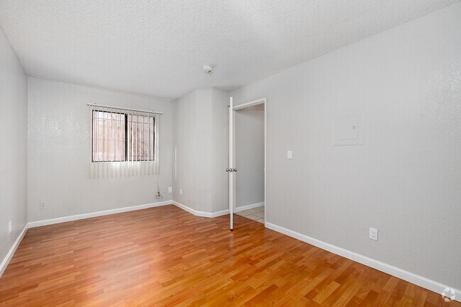 1BR, 1BA - 520SF - Bedroom