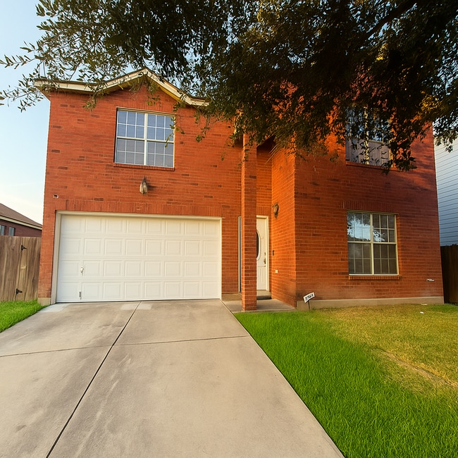 Building Photo - 4 Bedroom 2 1/2 Bath Plus Office Near 151 ...