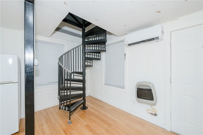 Photo - 206 S Sims Ave