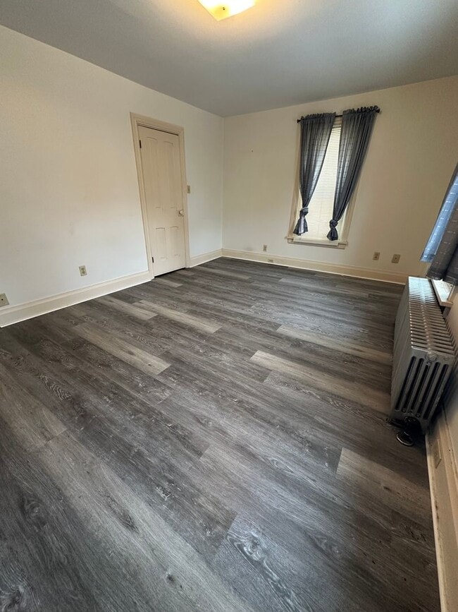 Building Photo - 40 N Chestnut St Unit 2