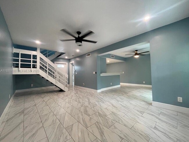 Photo - 330 Sunshine Dr