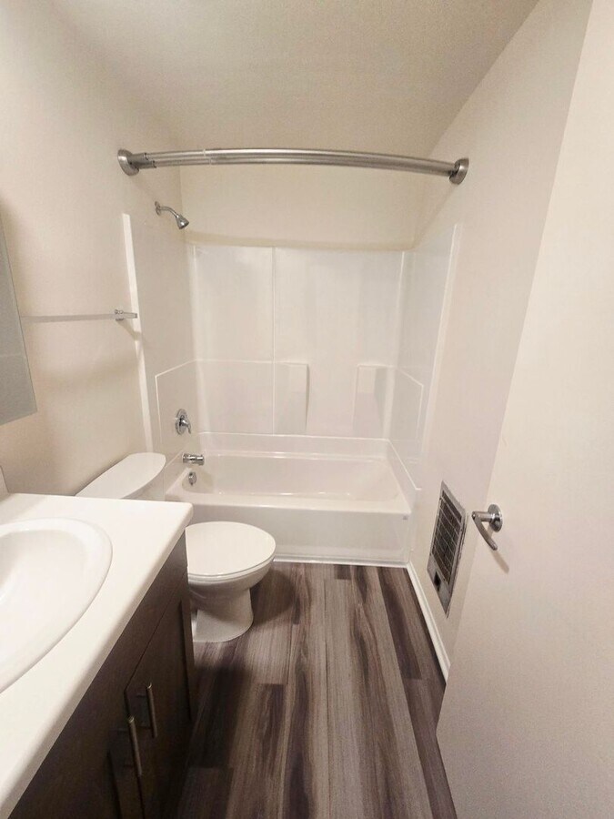 Photo - Newly Renovated Apartment Homes available ... Unidad 1  Bedroom