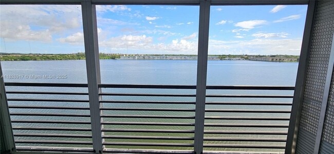 Building Photo - 1175 NE Miami Gardens Dr Unit 706-706 Rental