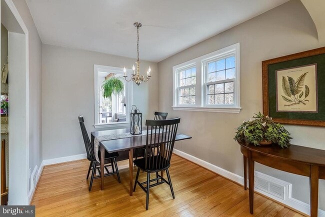 Photo - 1727 Oakcrest Dr
