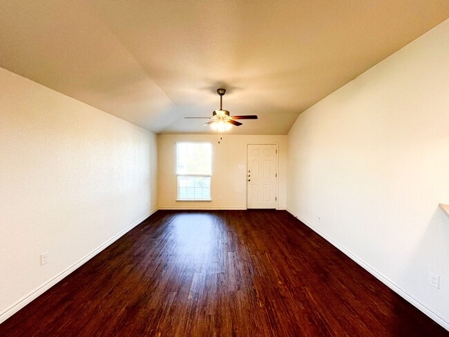 Photo - 1519 Justin Lp Unit B