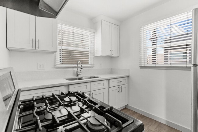 Photo - 727 Olive Ave Unidad 01