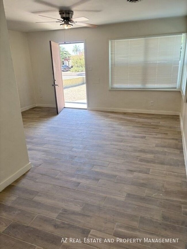 Photo - 1348 W Lynwood St