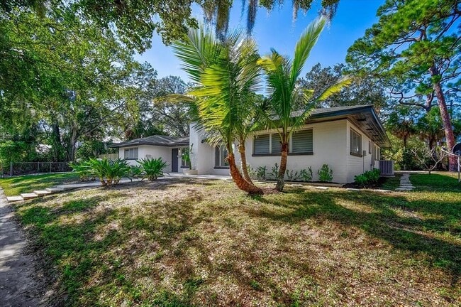 Photo - 1223 Cocoanut Ave