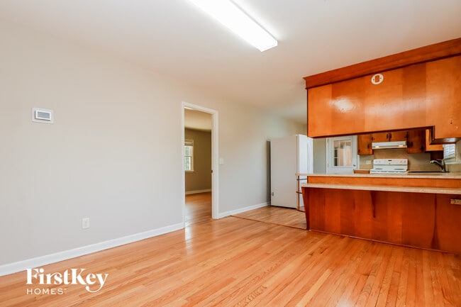 Photo - 1448 Manor Blvd