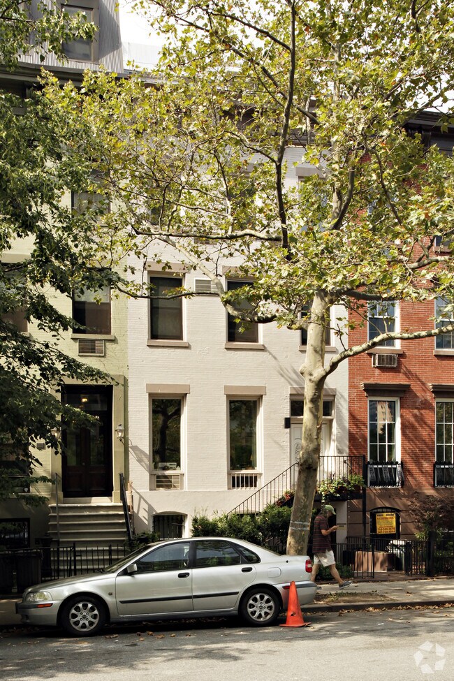 Photo - 324 E 30th St