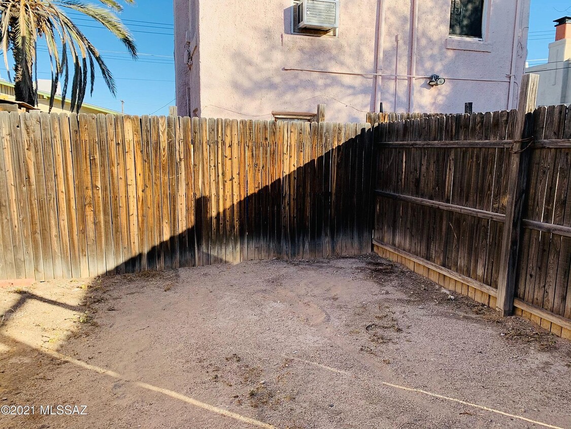 backyard - 616 E 8th St (Tucson, AZ)