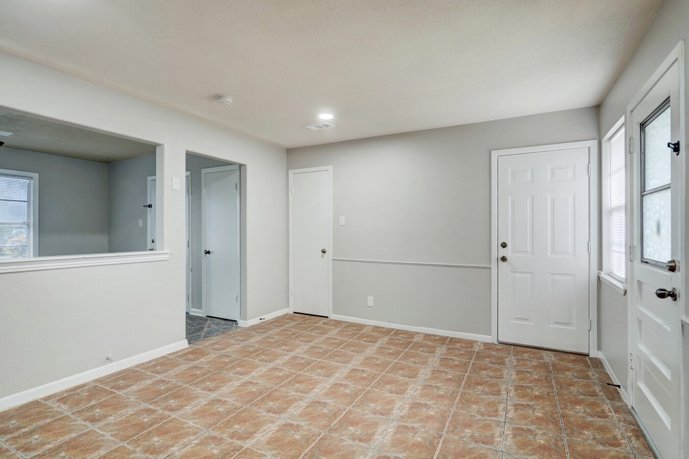 Photo - 2100 Ontario Ave