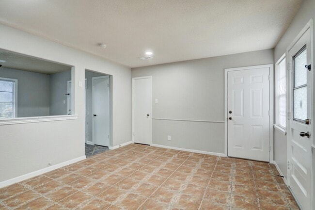 Photo - 2100 Ontario Ave