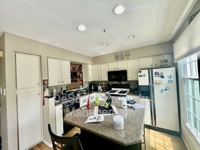 Photo - 425 Parkridge Ln