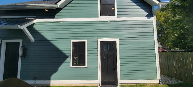 Building Photo - 2133 N Talbott St