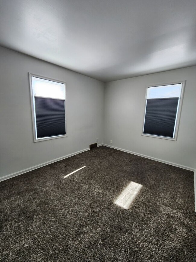 Photo - Darling remodeled 2 bdrm house w/ fenced y...