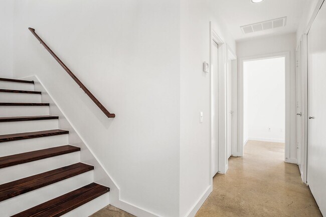 Photo - 2936 Commerce St