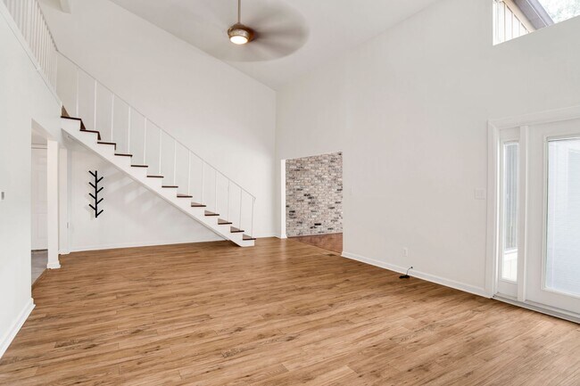 Building Photo - Freshly Renovated Townhome near Perdido Ba...