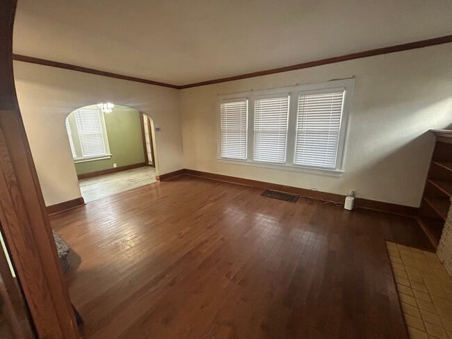 Photo - 727 Brady Ave