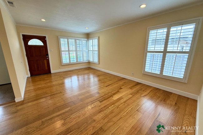 Photo - 136 Rosewood Way