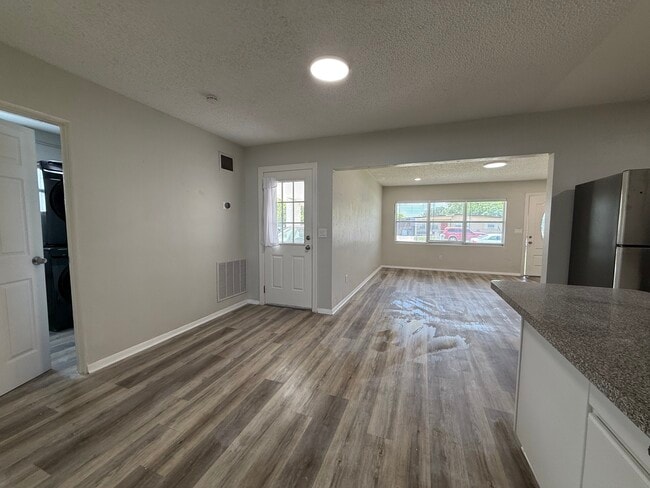 Photo - 6003 W Harwood Ave