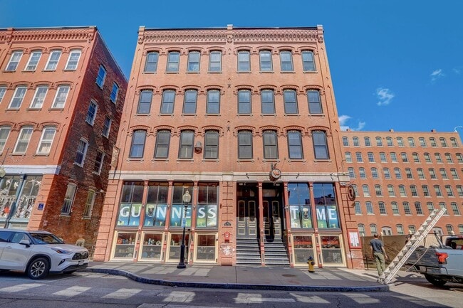 Building Photo - 45 Wingate St Unit 201