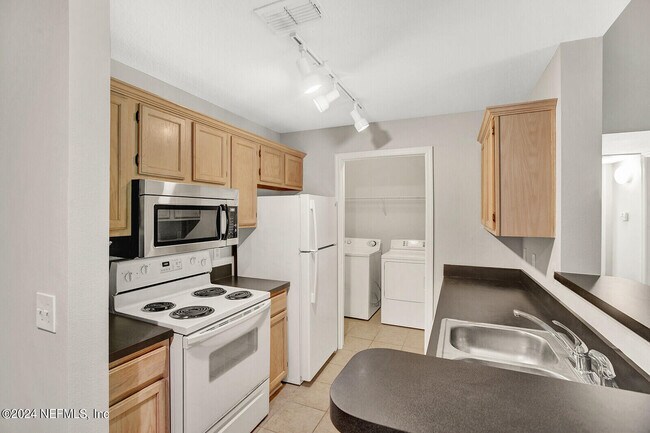 Photo - 7701 Timberlin Park Blvd Unidad 1536