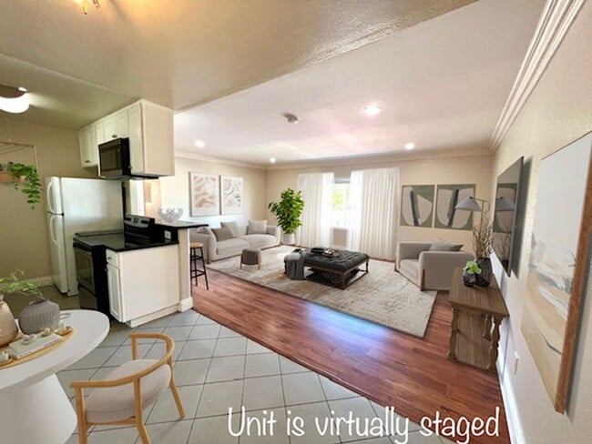 Building Photo - Bright Upstairs 2BR/1.5BA with Parking & G... Unit 17 Rental