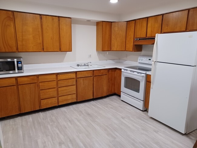 Building Photo - 923 SW City View St Unit 923