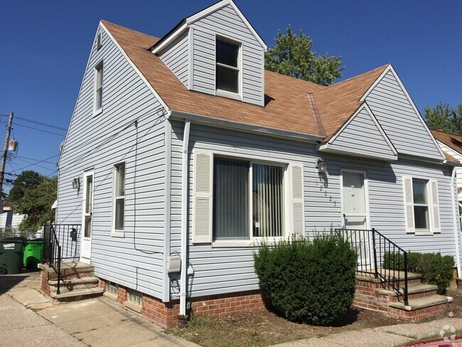 Building Photo - 12025 Shady Oak Blvd Rental