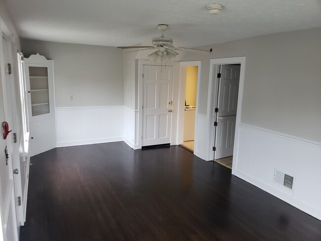 Building Photo - 500 N Catherine St Unit B Rental