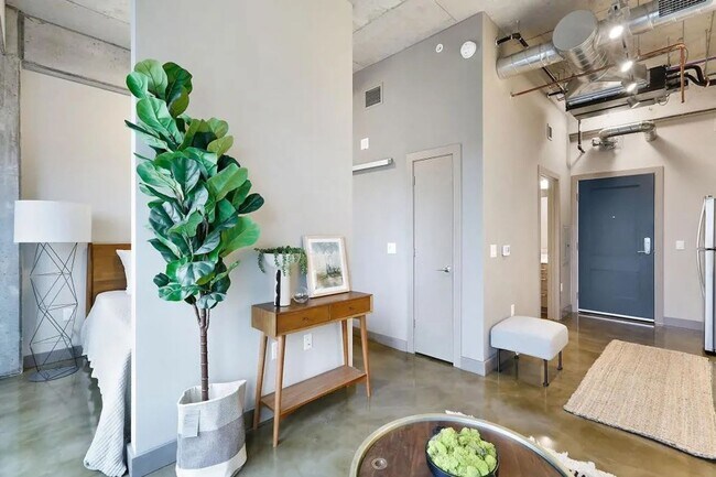 Photo - FURNISHED STUDIO IN THE HEART OF THE NORTH LOOP - UTILITIES INCLUDED!