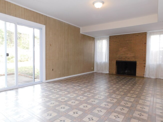 Photo - Awesome 4 bedroom Split Level home in Beth...