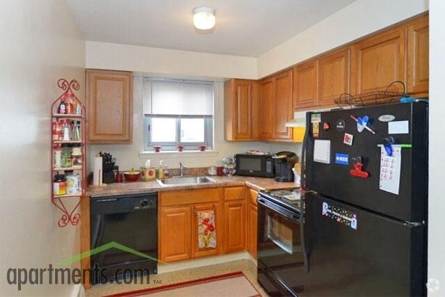 Kitchen - Belmont Village Apartments