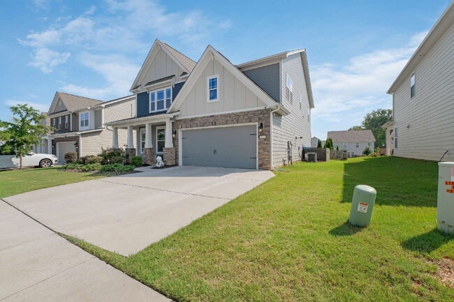 Photo - Beautiful Upscale Executive Home with Pool 4B/3Bth with 3,100 sqft