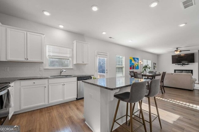 Photo - 925 Lakehaven Ln