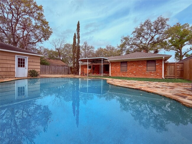 Photo - 9917 Cedardale Dr