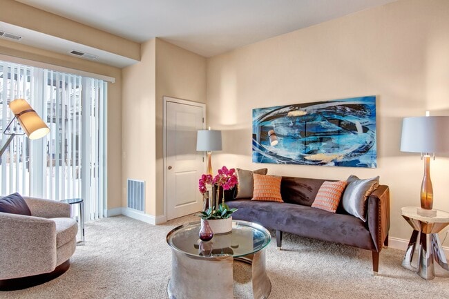 Photo - 4800 Excelsior