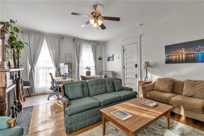 Photo - 617 Niagara St