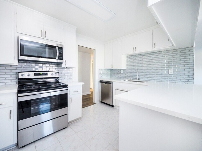 Photo - 1641 Veteran Ave