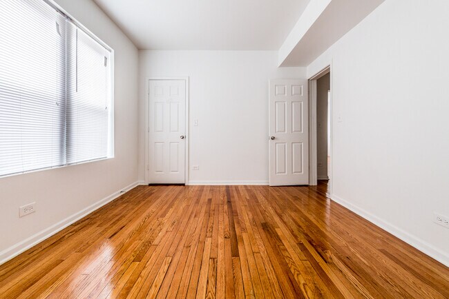 Photo - 7406 S Perry Ave