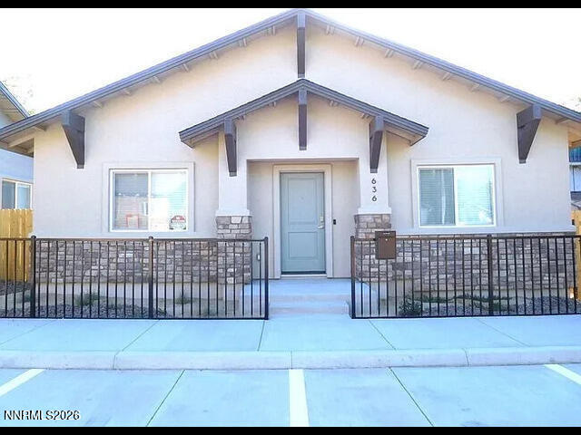 Building Photo - 636 W 9th St