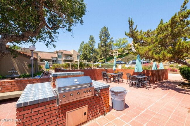 Photo - 460 Arbor Ln Ct